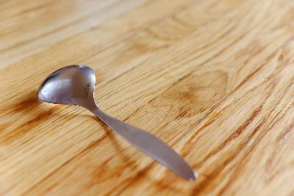 Revuelve la mezcla con una cuchara de cocina.