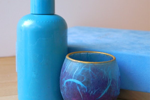 blue bath products image by Lansera from Fotolia.com La declaración de posicionamiento trae claridad a la elaboración de una estrategia y un plan de marketing.