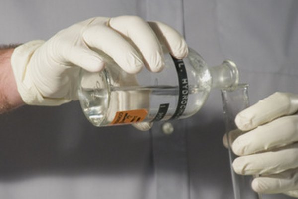 El isopropanol o alcohol frotador mezclado con agua es utilizado como un desinfectante.