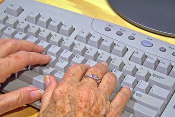 La tecnología de las computadoras puede ser comprendida por personas mayores, si se les enseña de la manera adecuada.