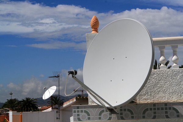 Las antenas satelitales o platos satelitales se fabrican con diferentes materiales.
