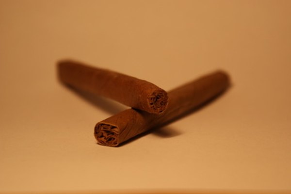 Los cigarros pequeños se pueden desarmar y sus hojas pueden ser utilizadas como papel de fumar.