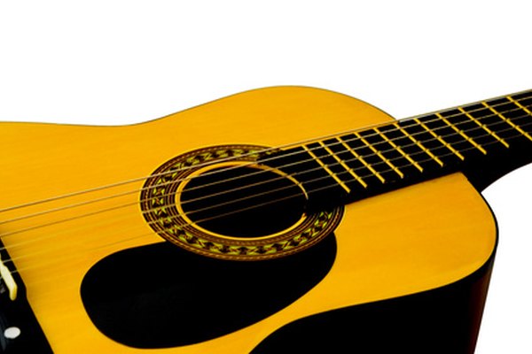 Las guitarras acústicas vienen en diferentes tamaños.