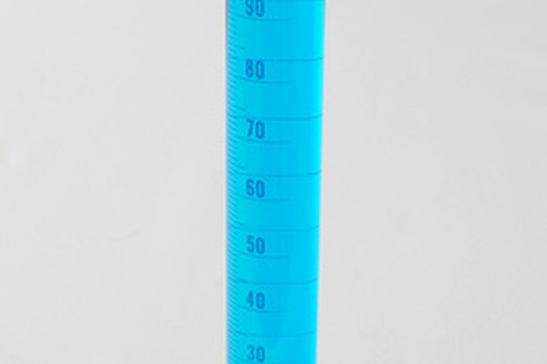 Una probeta graduada es un dispositivo sencillo para medir el volumen de una sustancia.