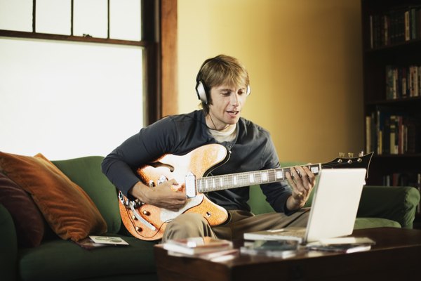 La producción musical es el proceso de creación de un proyecto de música grabado.