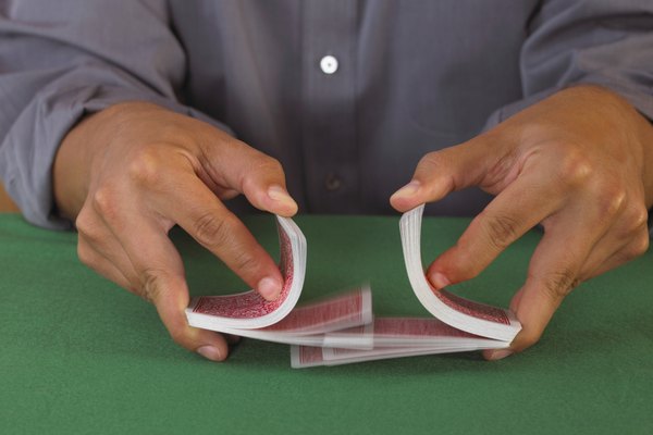 El barajado rápido de mesa es la forma de barajado más utilizada en los juegos de póquer.