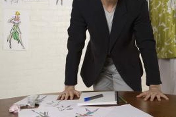 Jupiterimages/Comstock/Getty Images La disposición a aceptar comentarios es importante en un trabajo de diseño gráfico orientado al trabajo en equipo.