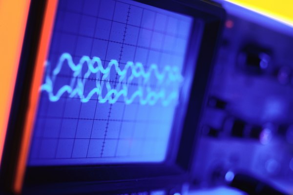 Los osciloscopios son útiles para analizar circuitos electrónicos.