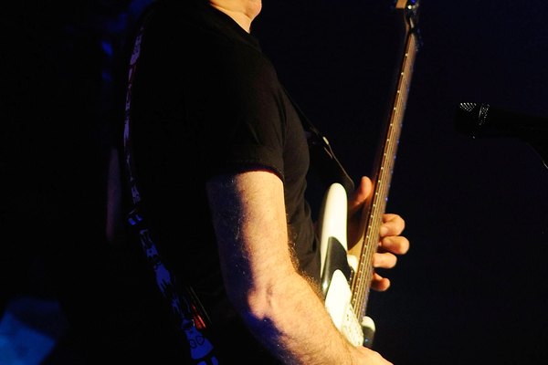 Joe Satriani utilizando el sistema de trémolo Floyd Rose.