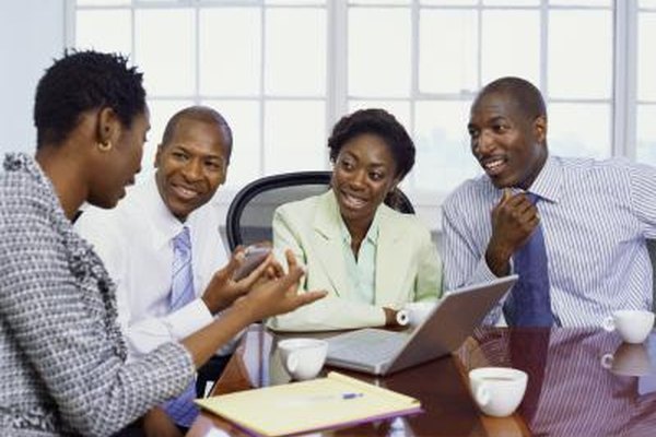 Stockbyte/Stockbyte/Getty Images El compromiso es esencial para que el empleado se involucre, y una habilidad de la empresa para retener a los empleados.