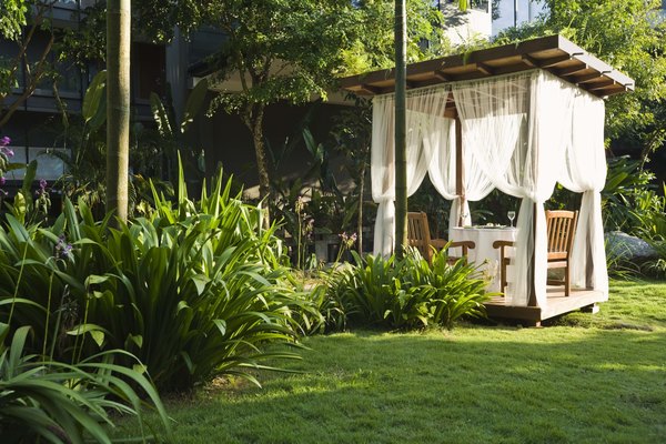 Un patio puede verse reforzado por un mirador que proporcionará un lugar para encontrar protección contra el sol y el viento.
