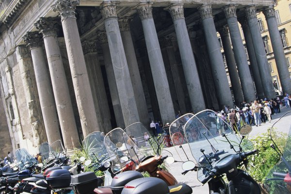 Vista del Panteón en Roma, Italia.