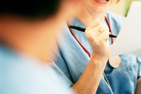 Jupiterimages/Photos.com/Getty Images Los programas para enfermeras vocacionales con licencia ofrecen un ingreso rápido al sistema de salud.