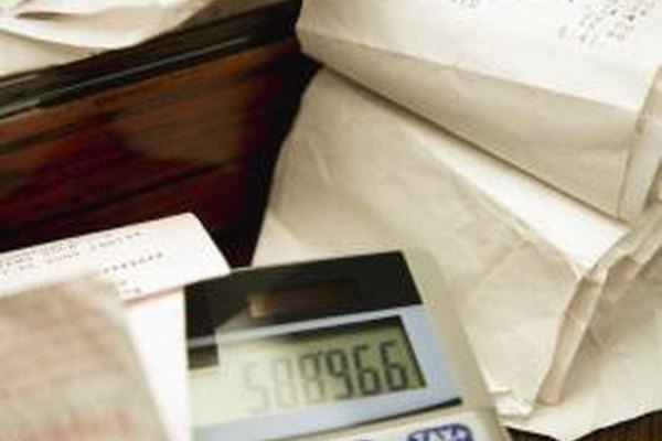 Jupiterimages/Comstock/Getty Images Los programas de software proporcionan informes más fáciles que los sistemas de contabilidad de papel.