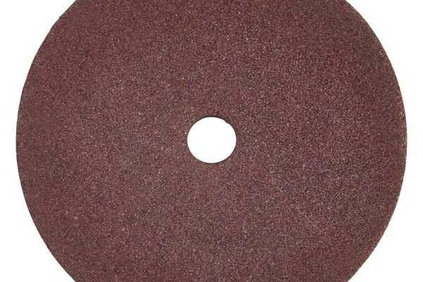 Los discos de lija están cubiertos con diferentes abrasivos.