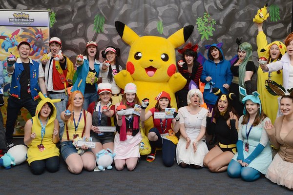 Algunos Pokémon evolucionan sólo cuando son expuestos a piedras raras, una de estas siendo la Piedra Trueno, que puede evolucionar ciertos Pokémones de tipo eléctrico como Pikachu en Raichu y a Eevee en Jolteon.