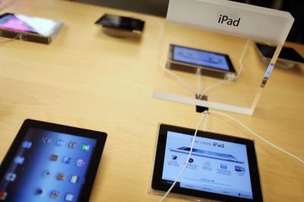 Spencer Platt/Getty Images News/Getty Images Un iPad se puede sincronizar con un televisor Vizio para visualizar contentido en una pantalla más grande.