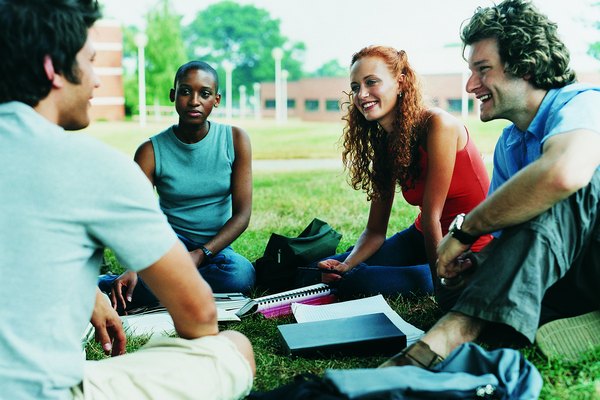 Las universidades son centros de encuentro.