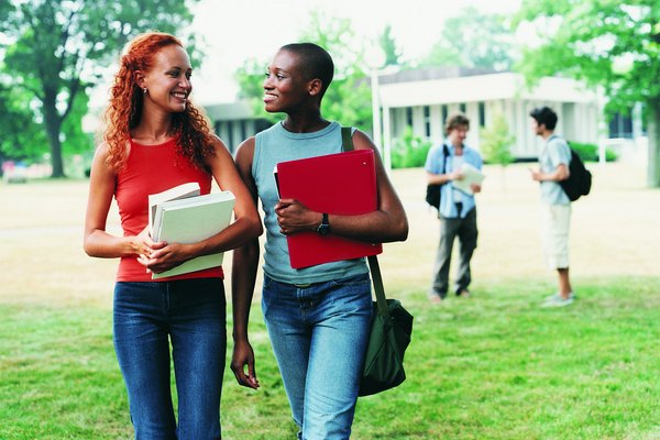 Tener que cargar con los libros a través del campus escolar puede ser estresante y fatigoso.