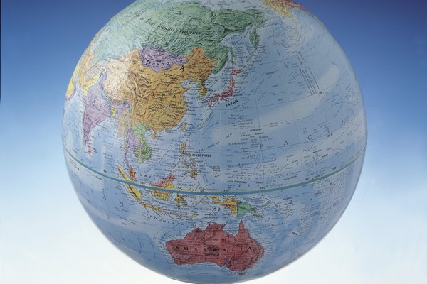 Las líneas de longitud y de latitud en el globo son un ejemplo del uso de un plano de coordenadas.