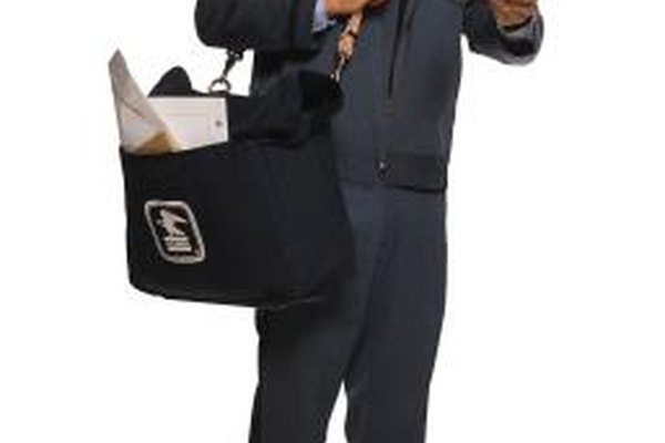 Comstock/Comstock/Getty Images Los empleados de servidor civil como aquellos en el servicio postal son considerados empleados en el sector público.