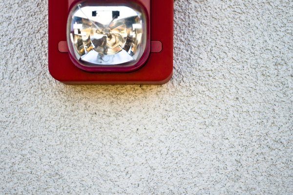 Cuando creas un sistema de alarma contra incendios para una casa grande, deseas más que un sistema que hace ruido para alertar problemas.