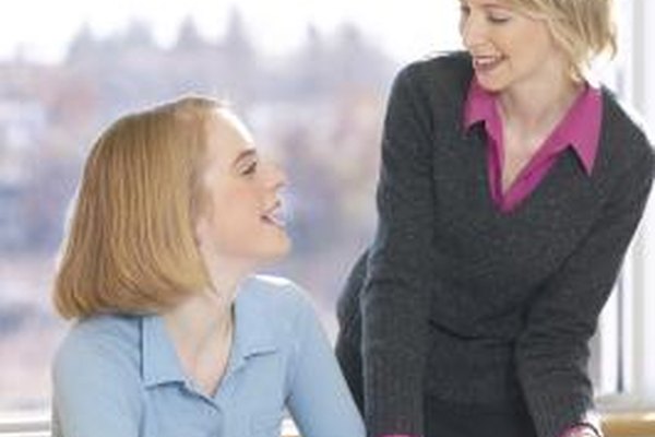 Hemera Technologies/AbleStock.com/Getty Images La formación continua interna para los empleados facilita la retención de los empleados y mejora la productividad.