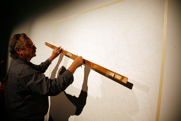 Las líneas pueden agregar valor a un dibujo o pintura.