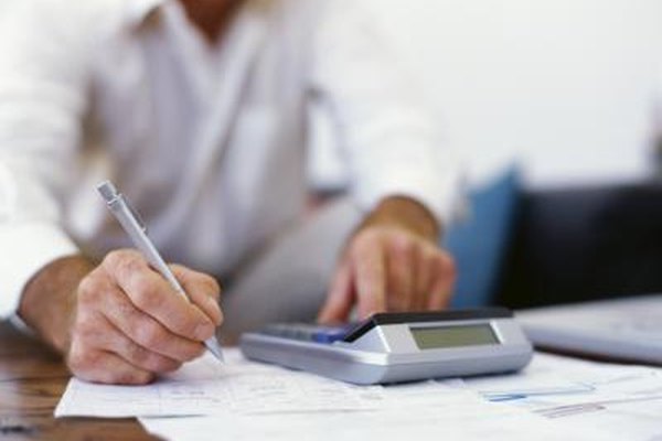 George Doyle/Stockbyte/Getty Images Muchos puestos de trabajo de contabilidad implican tareas técnicas de procesamiento de transacciones contables.