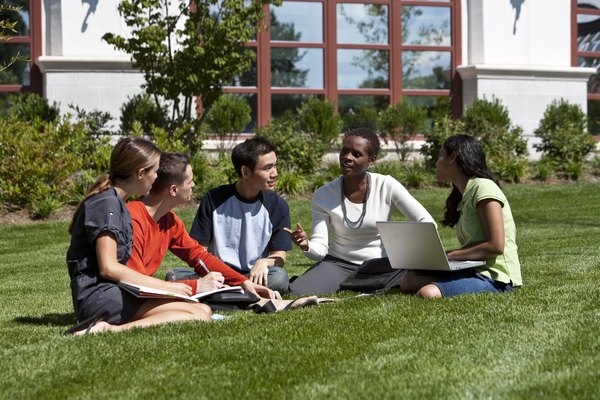 Miami Dade College se compone de ocho escuelas en el Condado de Miami-Dade, Florida, y ofrece más de 300 programas de estudio.