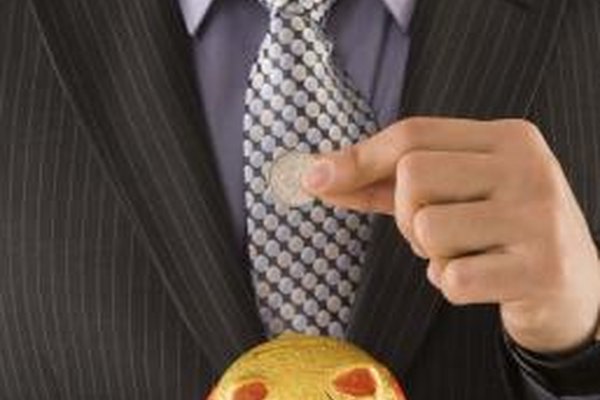 Jupiterimages/Polka Dot/Getty Images El CFO en una organización no lucrativa se asegura de que los reportes financieros sean siempre exactos.