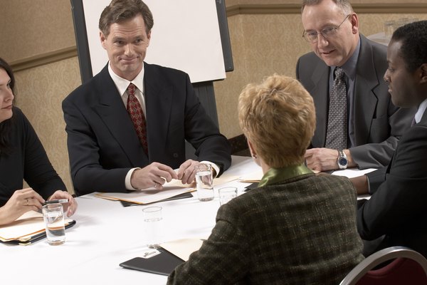 Es importante mostrar tu profesionalismo al solicitar una reunión formal en un entorno corporativo.