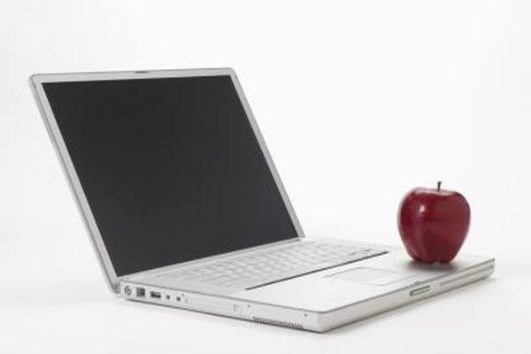 Jupiterimages/Comstock/Getty Images Las empresas que no aplican las actualizaciones programadas para sus estaciones de trabajo de Windows de Microsoft ponen su organización en riesgo.