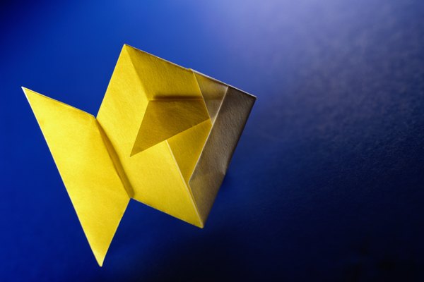 El papel para origami puede doblarse en muchas formas diferentes.