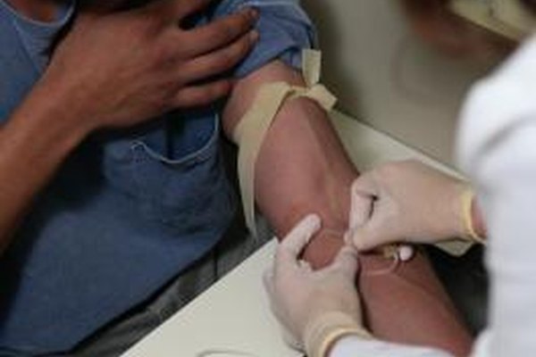 Keith Brofsky/Photodisc/Getty Images Los asistentes de enfermería certificados a menudo son vitales en el equipo del cuidado de la salud.