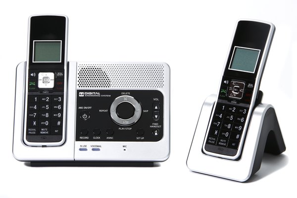 Los teléfonos inalámbricos funcionan típicamente en dos frecuencias que pueden interferir con conectividad inalámbrica ya que están en la misma frecuencia de banda de 2,4 GHz y 5 GHz..