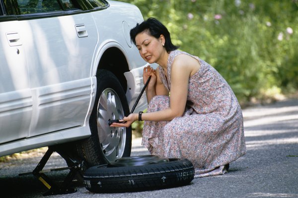 Los gatos tijera se utilizan para elevar automóviles.