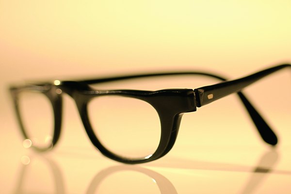 Un lensómetro sirve para verificar que los lentes estén hechos correctamente.