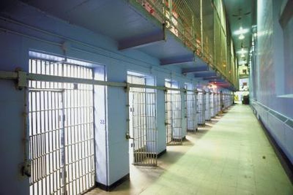 NA/AbleStock.com/Getty Images Algunas leyes estadales prohiben a los entrevistadores preguntar si la persona ha sido alguna vez arrestada.