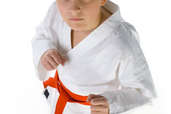 Haz tú mismo el uniforme de karate para tu hijo.