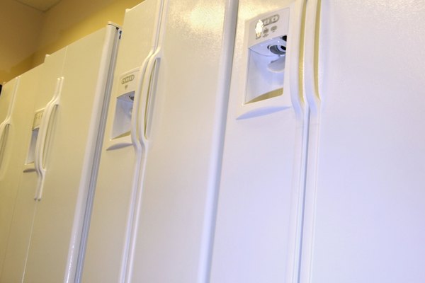 La primera consecuencia de un cerrado incorrecto de la puerta del refrigerador es una disminución en su capacidad para mantener el aire frío.
