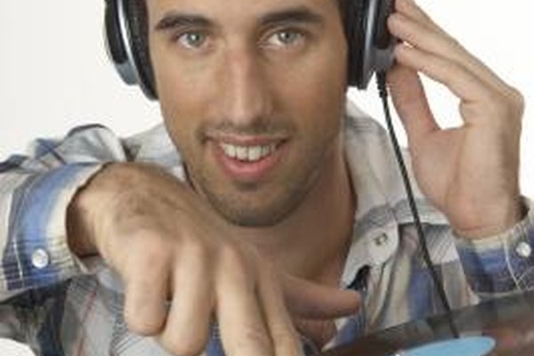 Pixland/Pixland/Getty Images Las estaciones de radio en línea son una de las formas más populares de la web para compartir música.