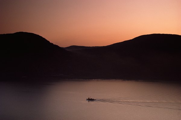 Bote sobre el río Hudson.