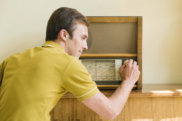 Muchas radios y televisores antiguos están hechos de baquelita.