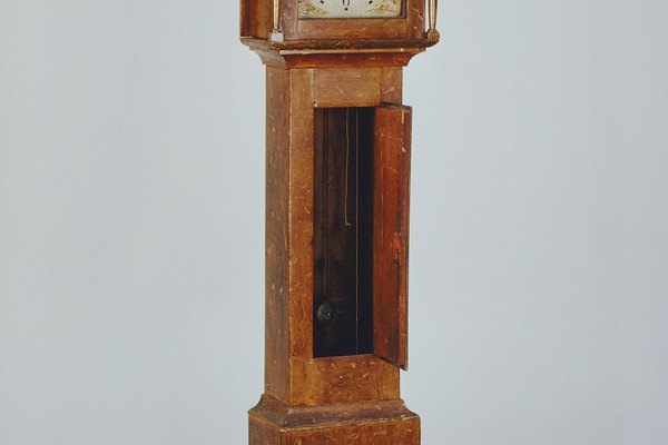El reloj de pared que suele ser de unos 2.07 mts.
