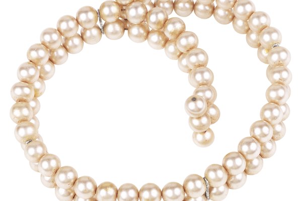 No se recomienda limpiar las perlas con amoníaco.