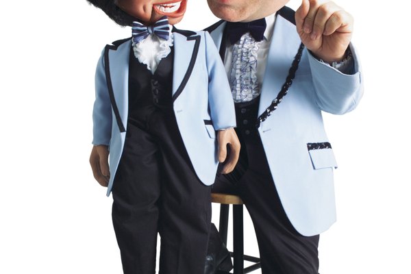 Aprende la ventriloquia.