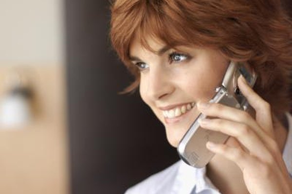 Stockbyte/Stockbyte/Getty Images Hasta que el candidato acepte formalmente una oferta de trabajo, todavía está en el mercado para una posición.