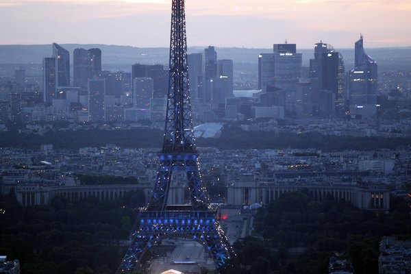 Haz volar la imaginación de tu hijo creando juntos una parte emblemática de París.