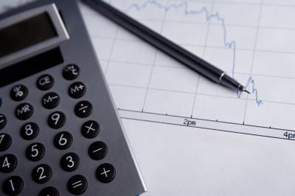 Jupiterimages/Photos.com/Getty Images El aumento de los ingresos de la empresa en funcionamiento puede ayudar a fortalecer su posición financiera.